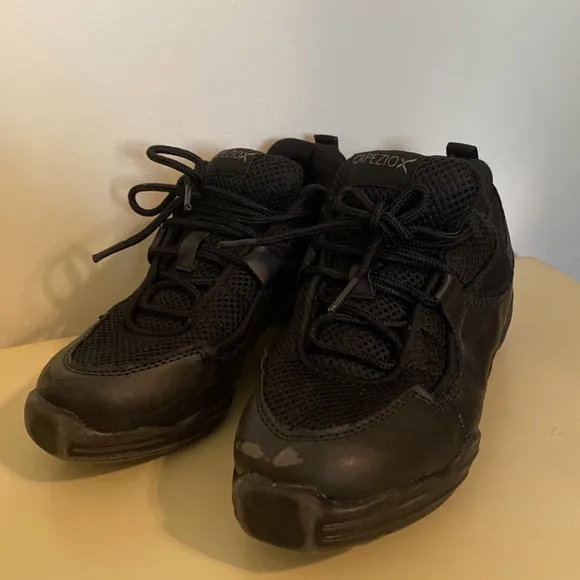 CAPEZIO Fierce Dansneaker Size 4.5