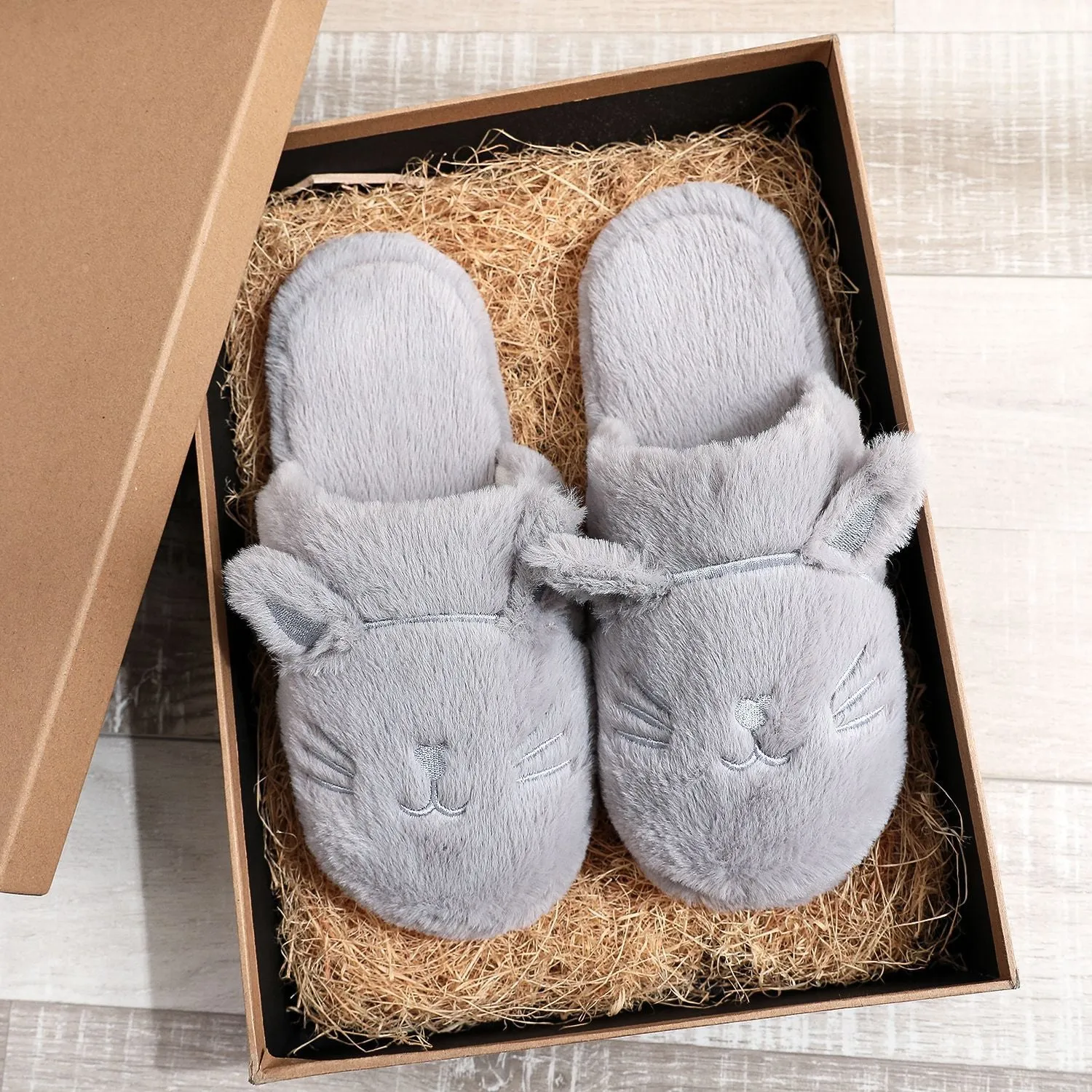 Purr-fectly Cozy: Cat-Themed Soft Bottom Slippers!