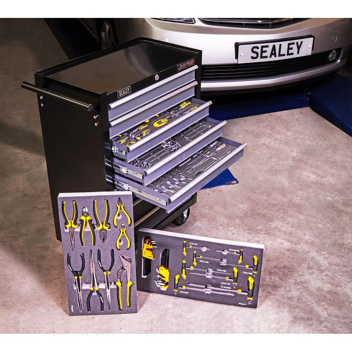 Sealey American Pro Rollcab 8 Drawer with Ball-Bearing Slides - Black/Grey & 302pc Tool Kit