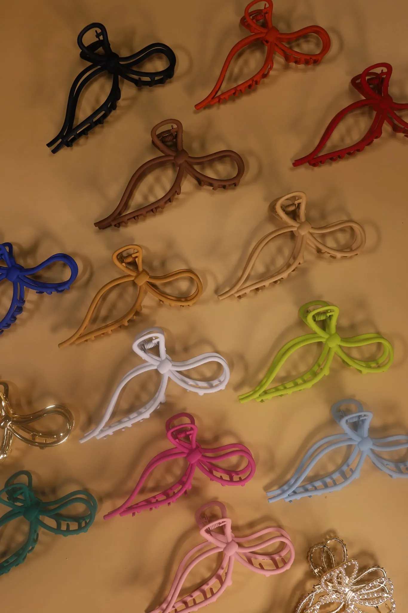 THE METAL BOW CLAW ( 19 COLORS )