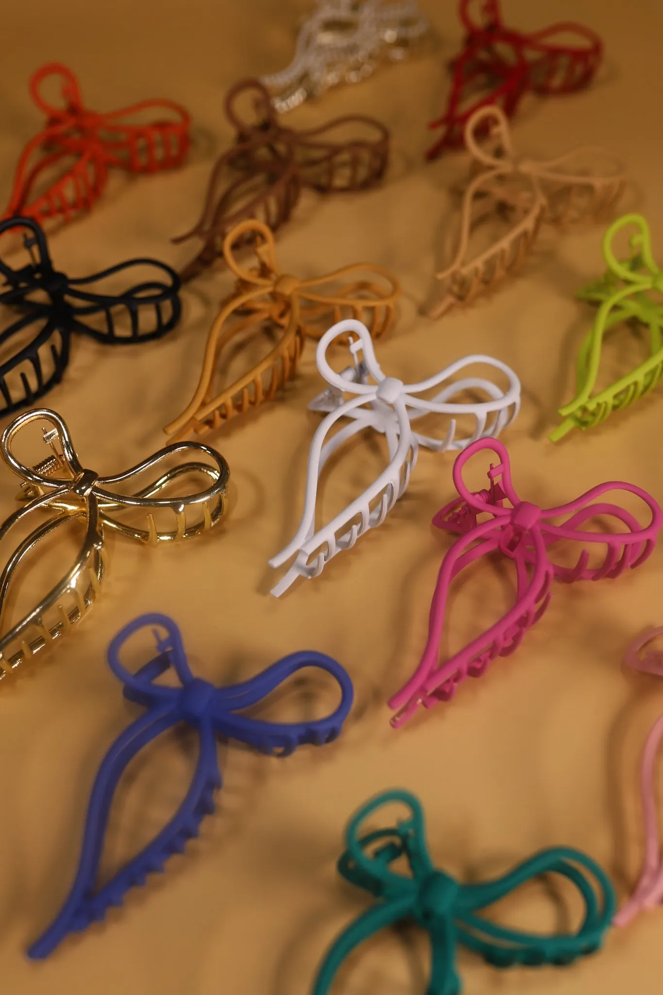 THE METAL BOW CLAW ( 19 COLORS )