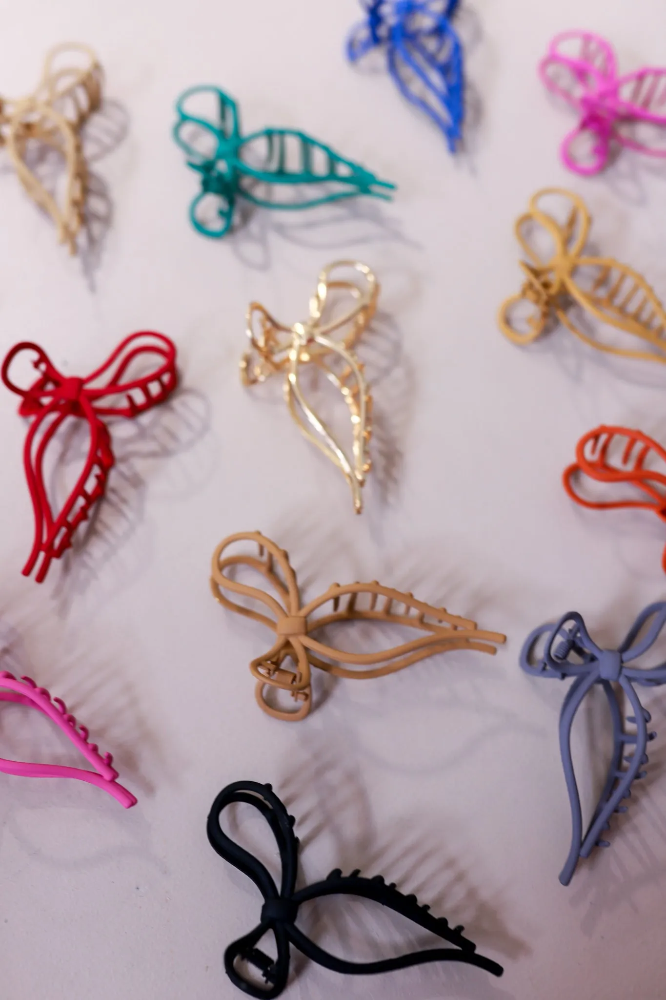 THE METAL BOW CLAW ( 19 COLORS )
