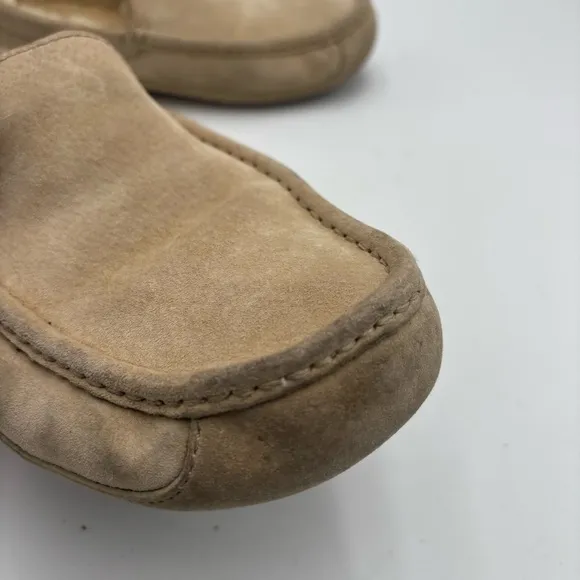 UGG Men’s 9 Cream Tan Leather Slip On Ascot Shearling Lined Slippers