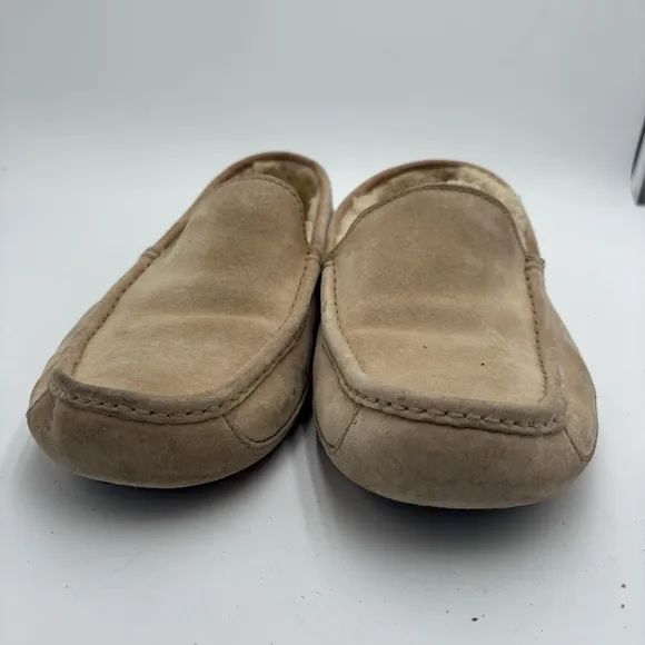 UGG Men’s 9 Cream Tan Leather Slip On Ascot Shearling Lined Slippers
