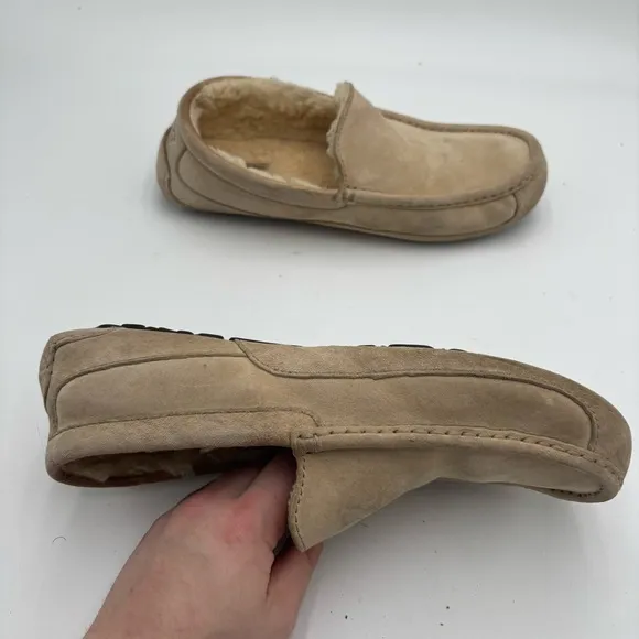 UGG Men’s 9 Cream Tan Leather Slip On Ascot Shearling Lined Slippers
